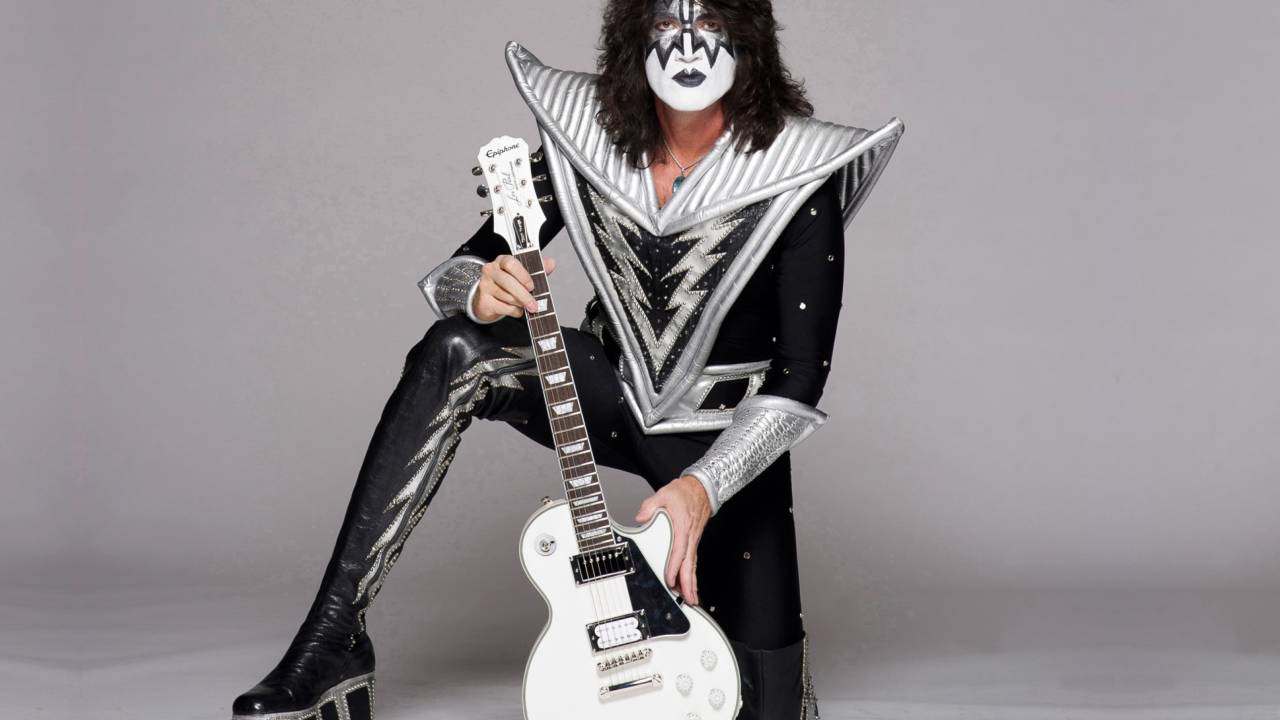 spaceman kiss