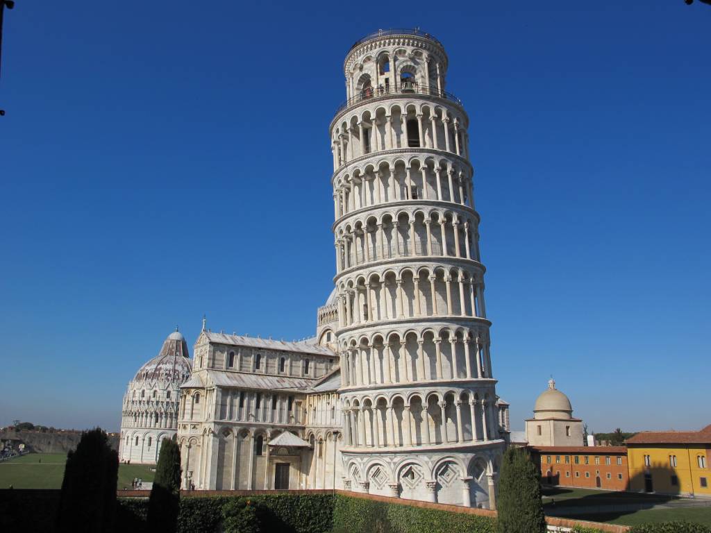 Por que a Torre de Pisa é inclinada?
