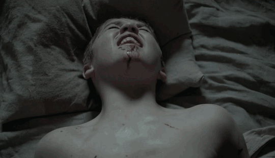 Série coreana de terror da Netflix faz loira do banheiro dormir de
