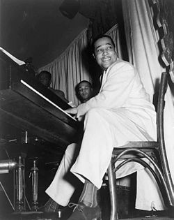duke_ellington_at_the_hurricane_club_1943