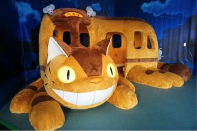 Tem um ônibus de gato no Japão e ele é demais