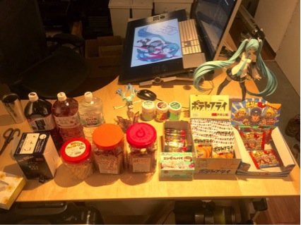 Artistas japoneses mostram como são suas estações de trabalho