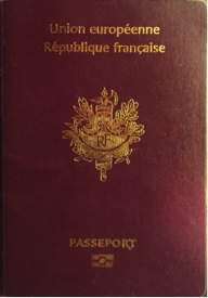 Justiça francesa decidirá se as pessoas poderão sorrir na foto de passaporte