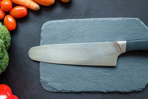 Juiz inglês diz que tirar a ponta de facas de cozinha pode diminuir onda de violência
