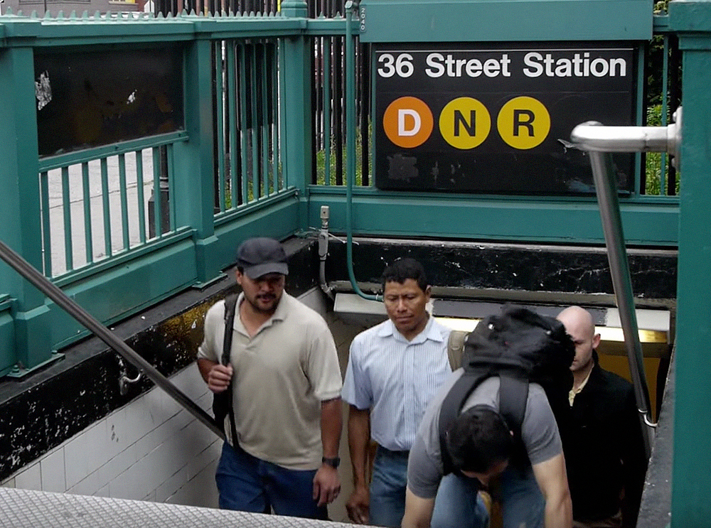 O degrau que derruba todo mundo no metrô de Nova York