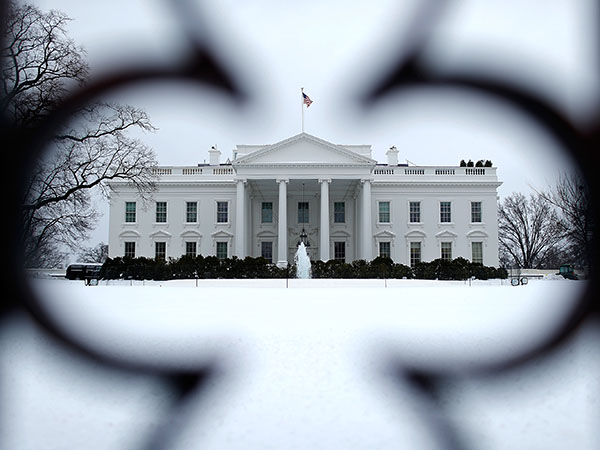 Washington DC Copes With Messy Winter Storm