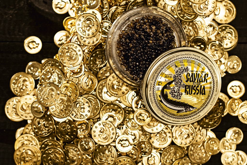 Agora você pode dizer que já viu (mesmo que não tenha comido). Este é o caviar russo. 100 gramas de ovas de esturjão beluga podem custar uns R$ 5 mil.