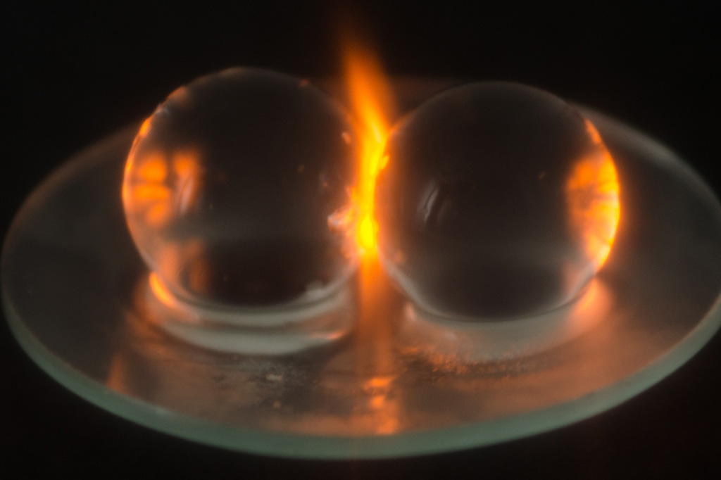 Esferas de hidrogel utilizadas pelos cientistas nos testes