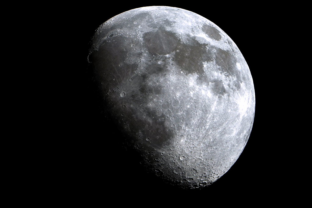 Rover chinês encontra um estranho material melequento na Lua
