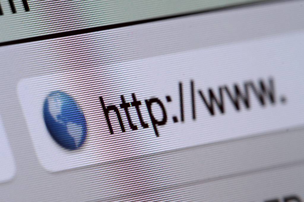 Como surgiram as siglas usadas na internet, como “www” e “http”?