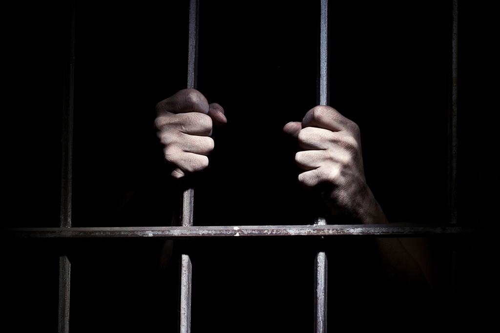 Condenado à prisão perpétua pede fim da pena após morrer – e ressuscitar