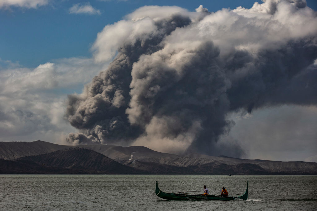 Erupção do vulcão Taal ameaça Filipinas Super