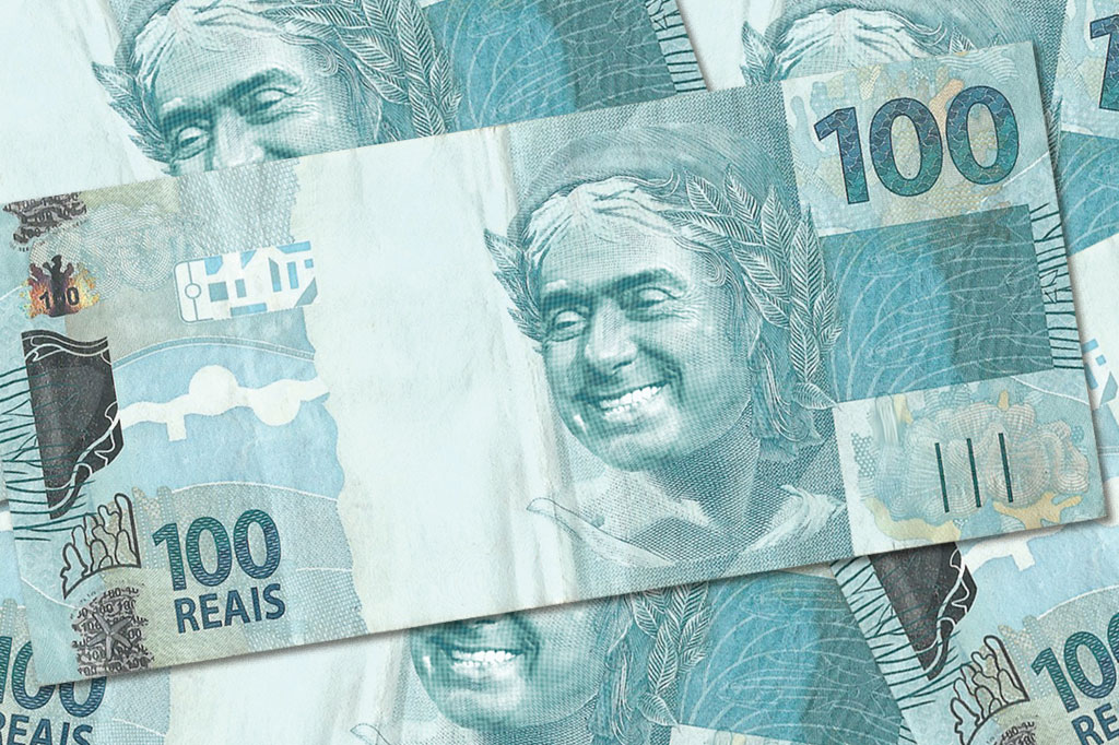 cédula de 100 reais com o rosto de Silvio Berlusconi (1936-2023), ex-primeiro ministro italiano.