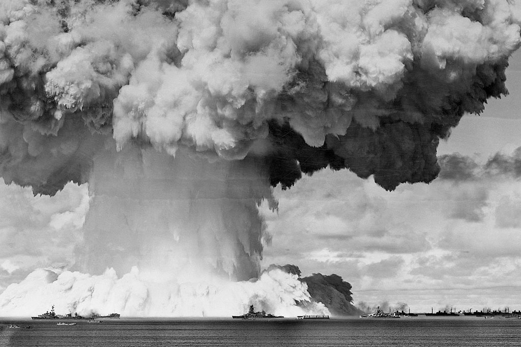 SI_Energia_Nuclear_Cap2_1 <strong>Teste realizado pelos Estados Unidos no Atol de Bikini, em julho de 1948. A coluna de fumaça alcançou 1.500 m.</strong>