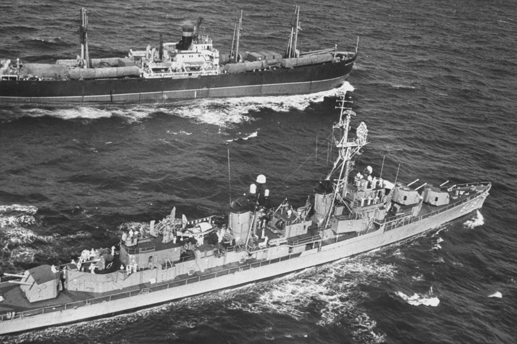 SI_Energia_Nuclear_Cap3_2 <strong>Fragata soviética atravessa o Atlântico a caminho de Cuba.</strong>