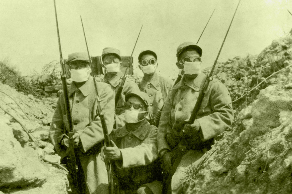 SI_mascaras_terror_1 <strong>Os gases venenosos foram mais um elemento irritante e extremamente desgastante na tenebrosa rotina das trincheiras.</strong>