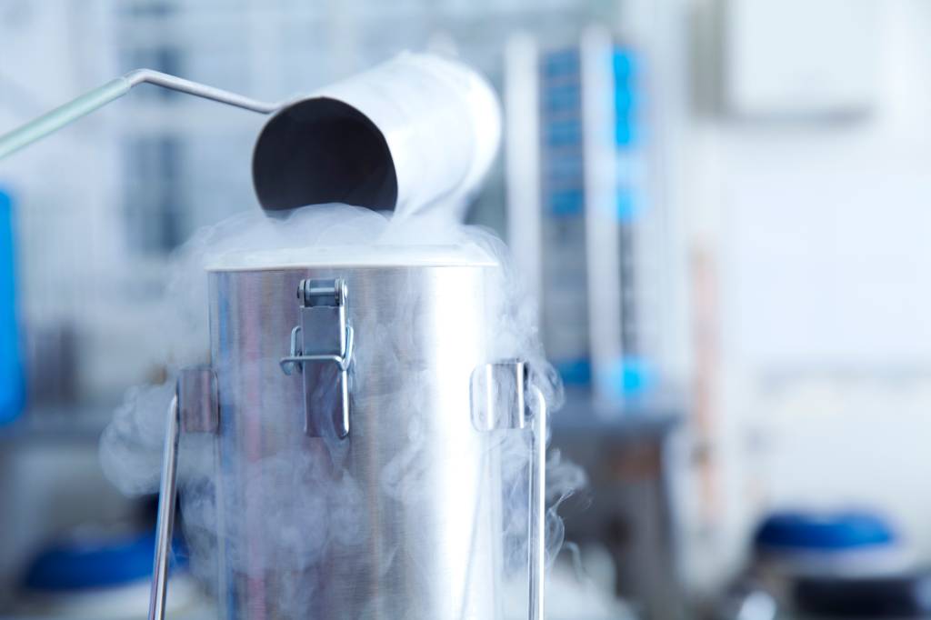 Nasce primeiro bebê gerado por nova técnica de congelamento de óvulos