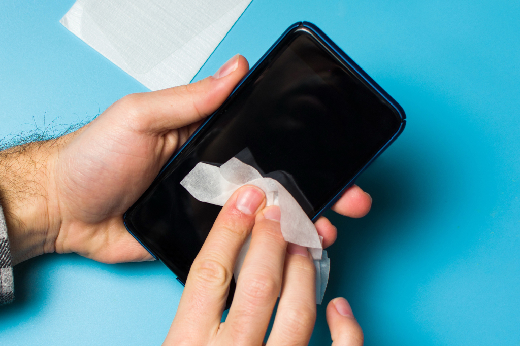 Coronavírus: Como higienizar seu celular?