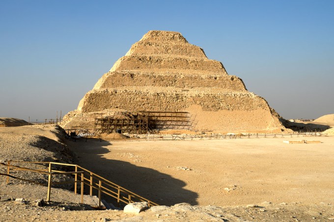 SI_piramide_Djoser