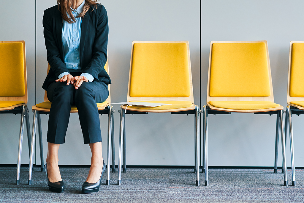 Como é realizada a pesquisa que determina a taxa de desemprego no Brasil?