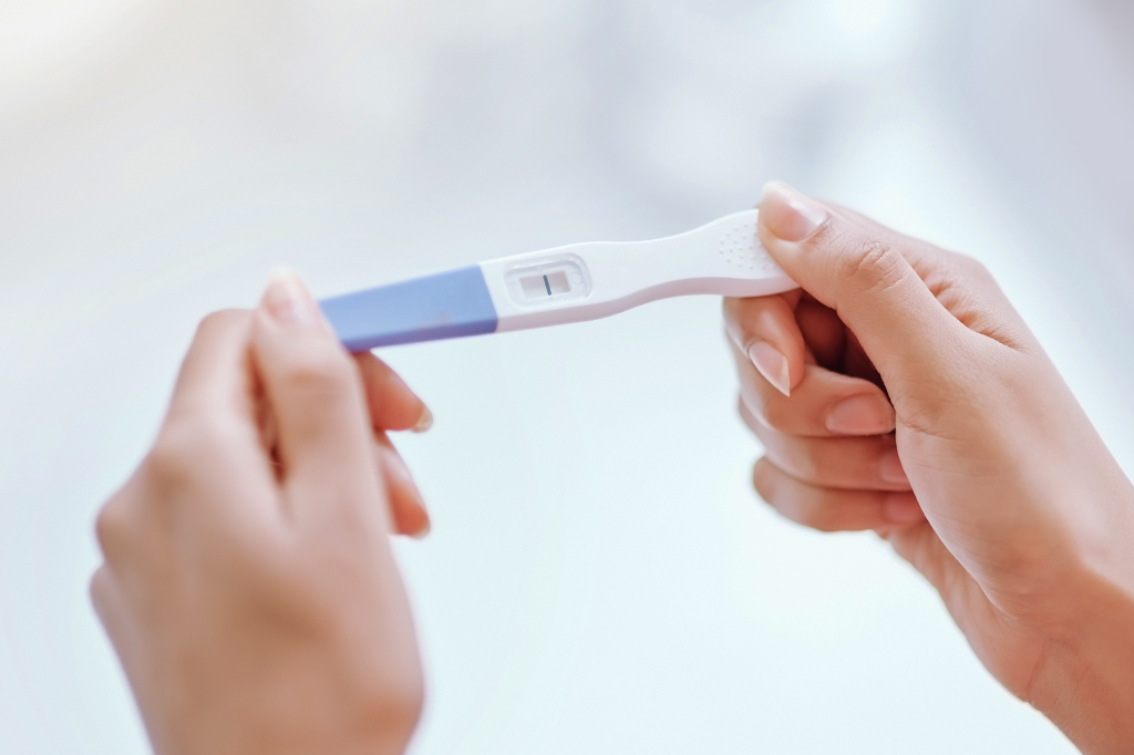 Estudo prevê queda brusca na taxa de fecundidade mundial. O que isso representa?