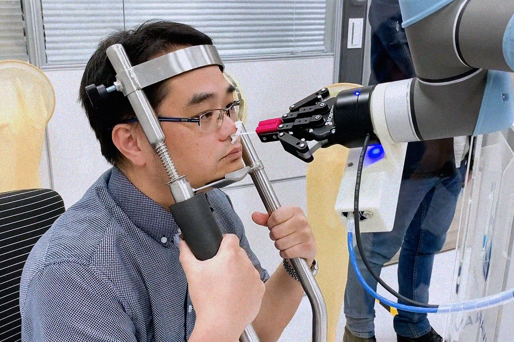 Startup taiwanesa desenvolve robôs que executam testes de Covid-19
