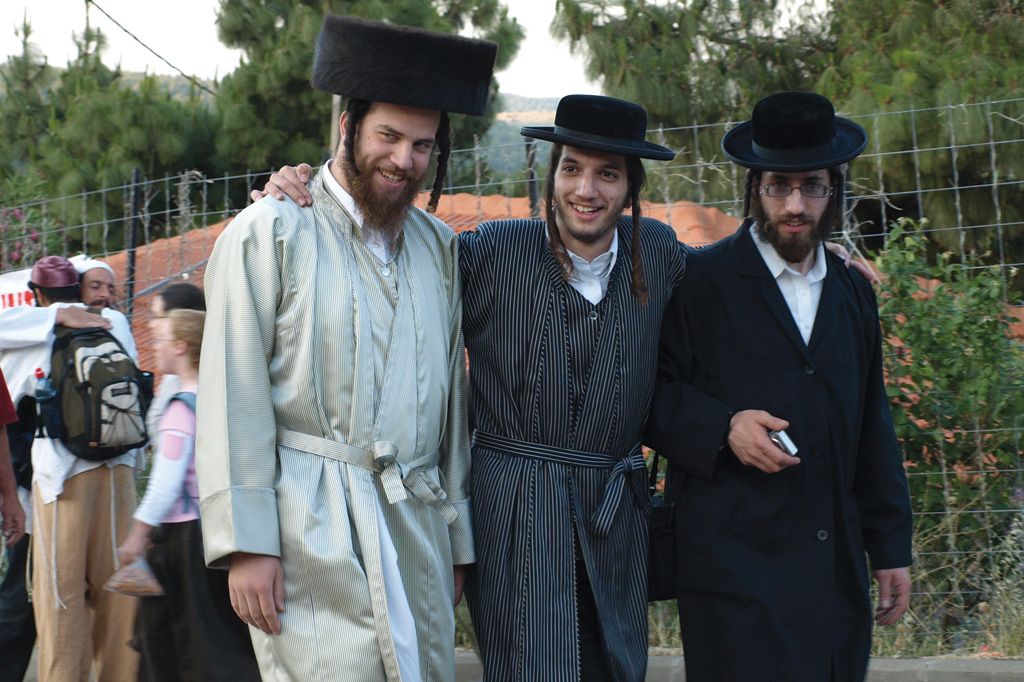 <strong>Jovens de diferentes regiões da Galileia esperam a chegada do Shabat, o dia de descanso judeu, para dançar e cantar músicas em homenagem ao rabino Shimon bar Yochai.</strong>