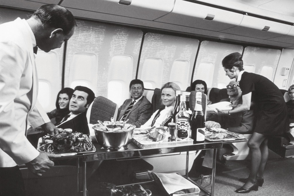 <strong>A sofisticação do serviço de bordo foi a marca de uma era de glamour que teve o 747 como protagonista.</strong>