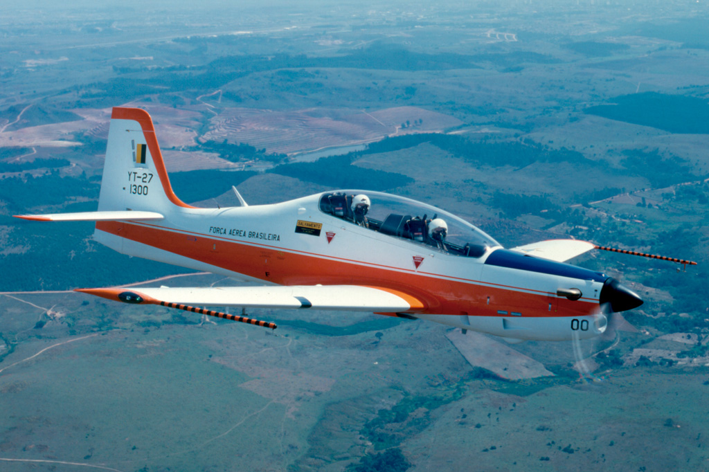 <strong>Embraer Tucano: modelo foi o primeiro avião militar 100% produzido no Brasil, em 1980.</strong>