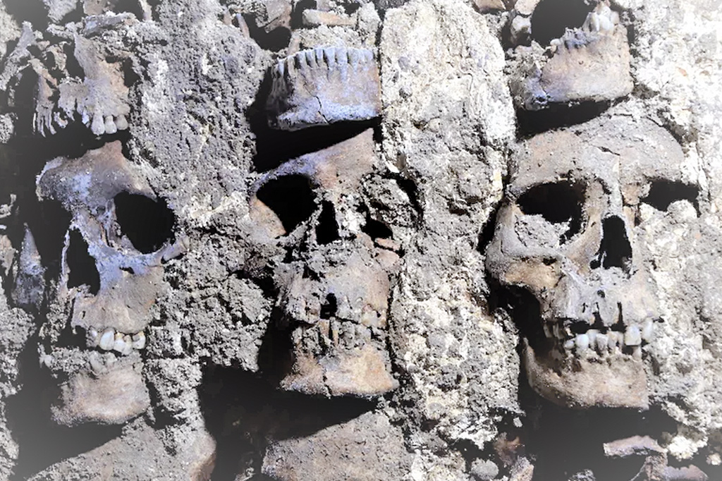 Esqueletos encontrados em Huey Tzompantli, uma torre mortuária subterrânea construída por astecas na Cidade do México entre os anos de 1486 e 1502.