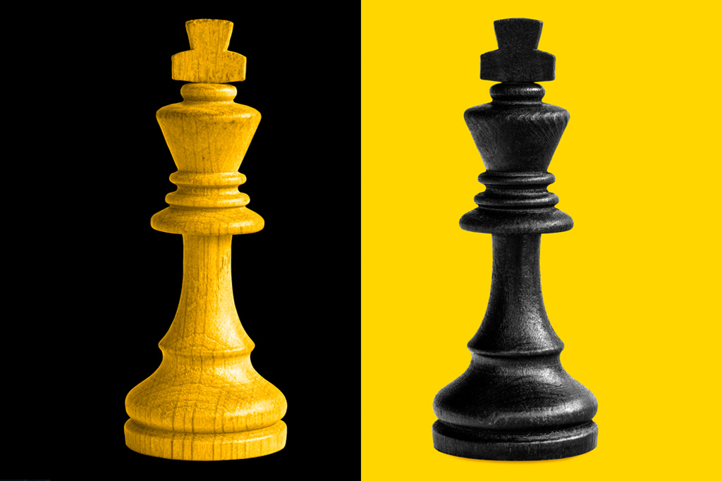 Par de peças de xadrez do rei representando um encontro de Chefes de Estado.