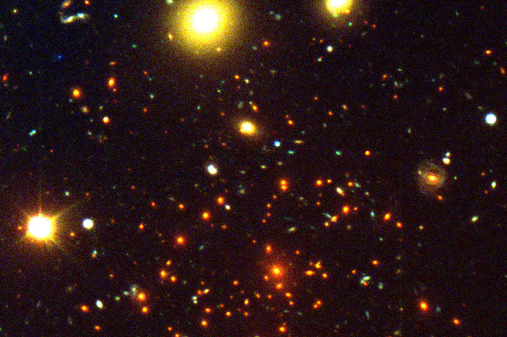 Imagem colorida composta do aglomerado de galáxias Abell 370.