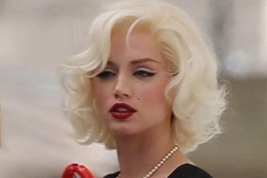 Atriz Ana de Armas interpretando Marilyn Monroe.