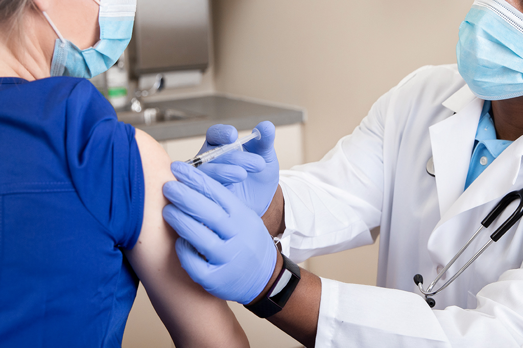 Pesquisadores do Reino Unido vão infectar voluntários com o novo coronavírus