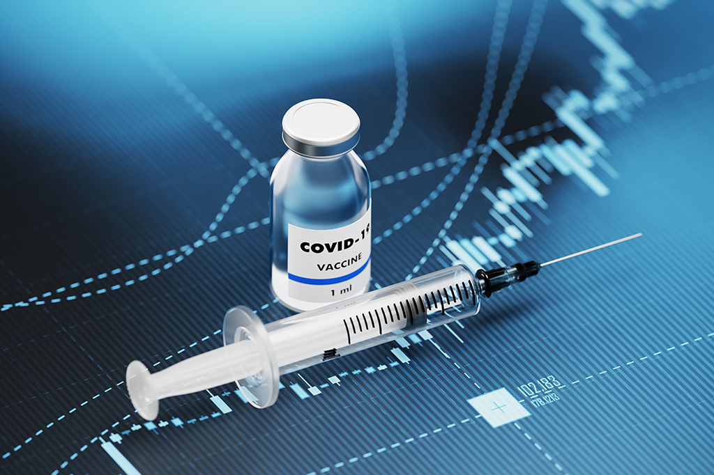 Vacina da COVID-19 e seringa sobre fundo gráfico.