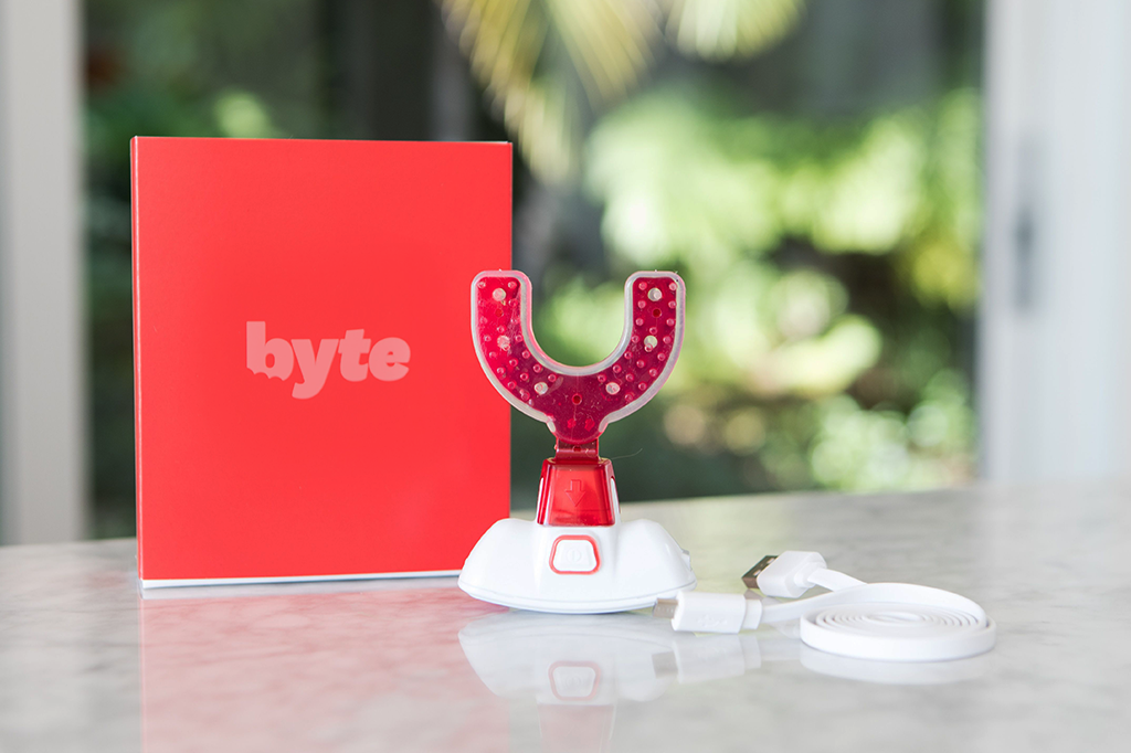 Dispositivo Byte para alinhamento dental.