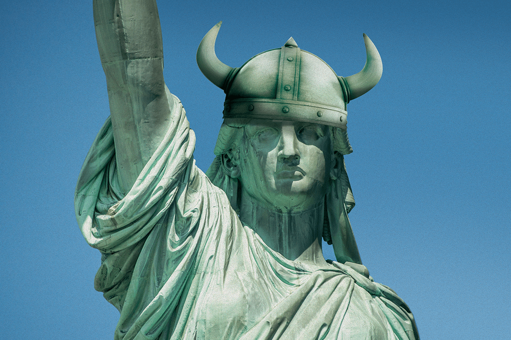 Imagem mostrando a estátua da liberdade com um capacete viking.