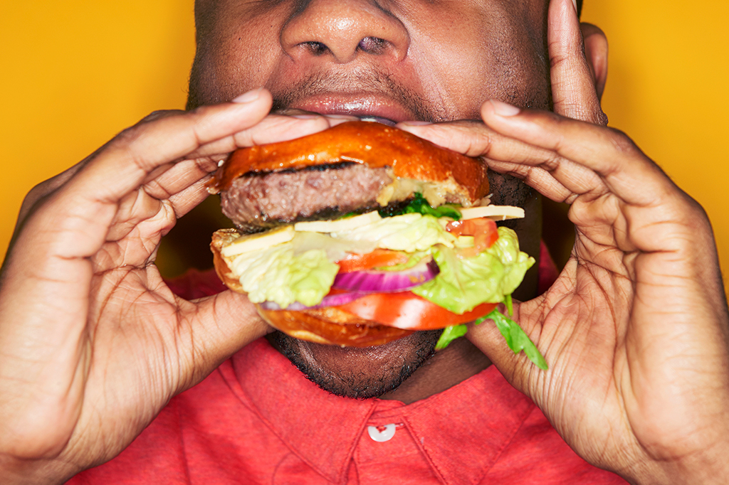 Você odeia o barulho de gente comendo? Cientistas podem ter descoberto por quê.