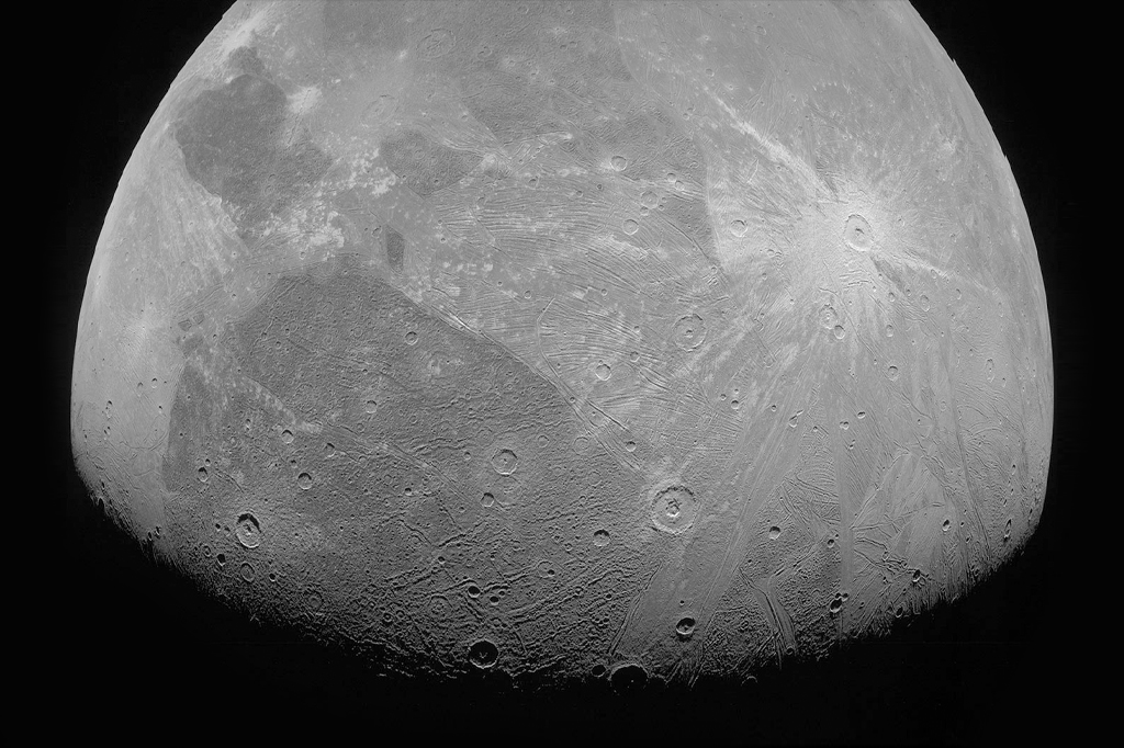 Primeiras imagens de Ganymede, a lua de Júpites feitas pela a espaçonave Juno.