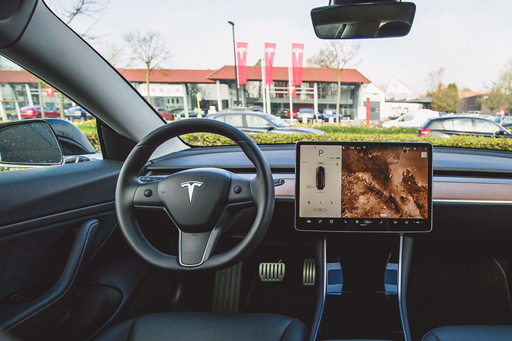 Carros da Tesla podiam ser hackeados por drone