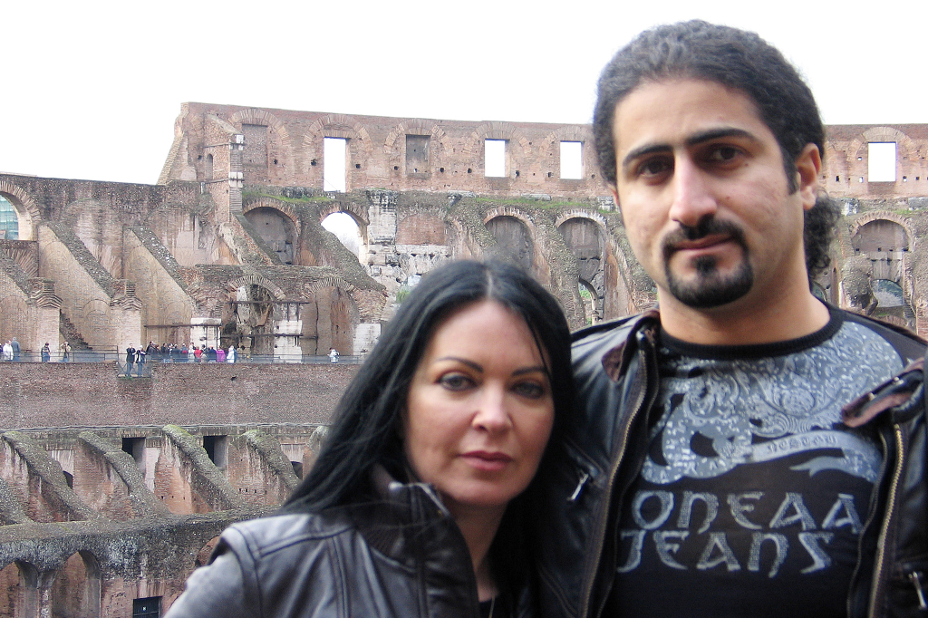 Arquivo consertado A vida doméstica dos Bin Laden 2 Omar Bin Laden, filho de Osama Bin Laden, com sua esposa Jane Felix-Browne, em Roma, 2008.