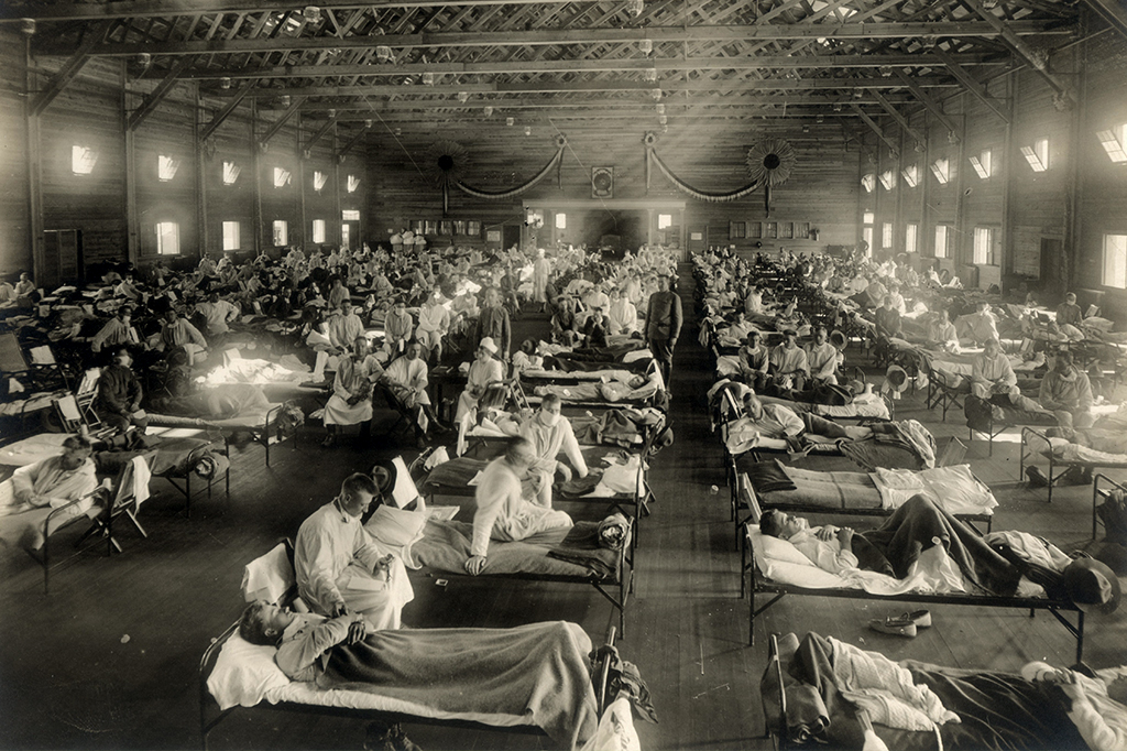 Soldados em Kansas, Estados Unidos, com gripe espanhola.