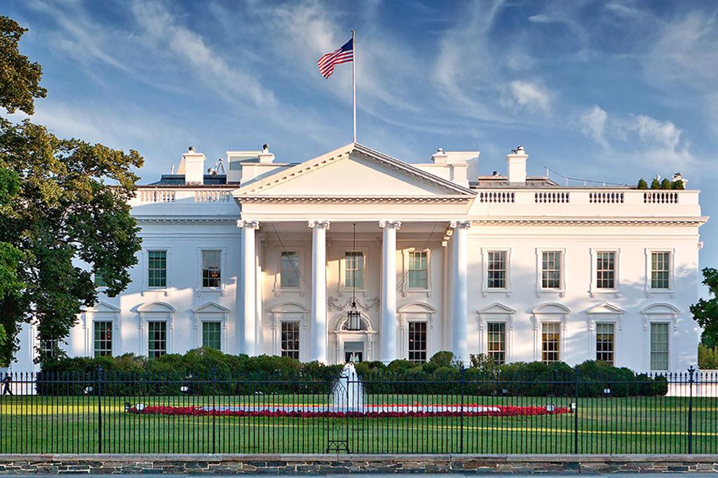 Foto da fachada norte da Casa Branca.