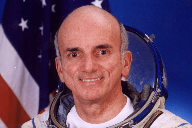 Dennis Tito (2001): investidor, considerado o primeiro turista espacial de fato – já que, além de não ser astronauta, bancou o rolê (US$ 20 milhões à Space Adventures para conhecer a ISS).