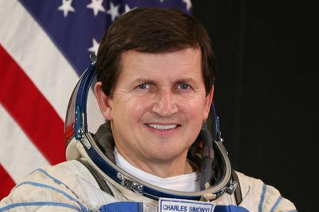 Charles Simonyi (2007 e 2009): uma não bastou: o bilionário foi o primeiro turista a ir duas vezes à ISS. A brincadeira saiu por US$ 60 milhões. Simonyi foi um dos primeiros programadores da Microsoft.