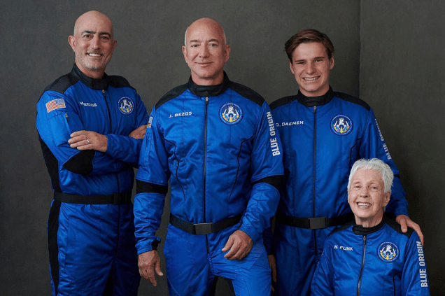 Jeff Bezos (julho de 2021): inaugurou seu foguete levando o irmão e as pessoas mais velha e mais jovem (18 anos e 82 anos) que já foram ao vácuo: 107 km de altitude, o que a FIA já considera espaço.