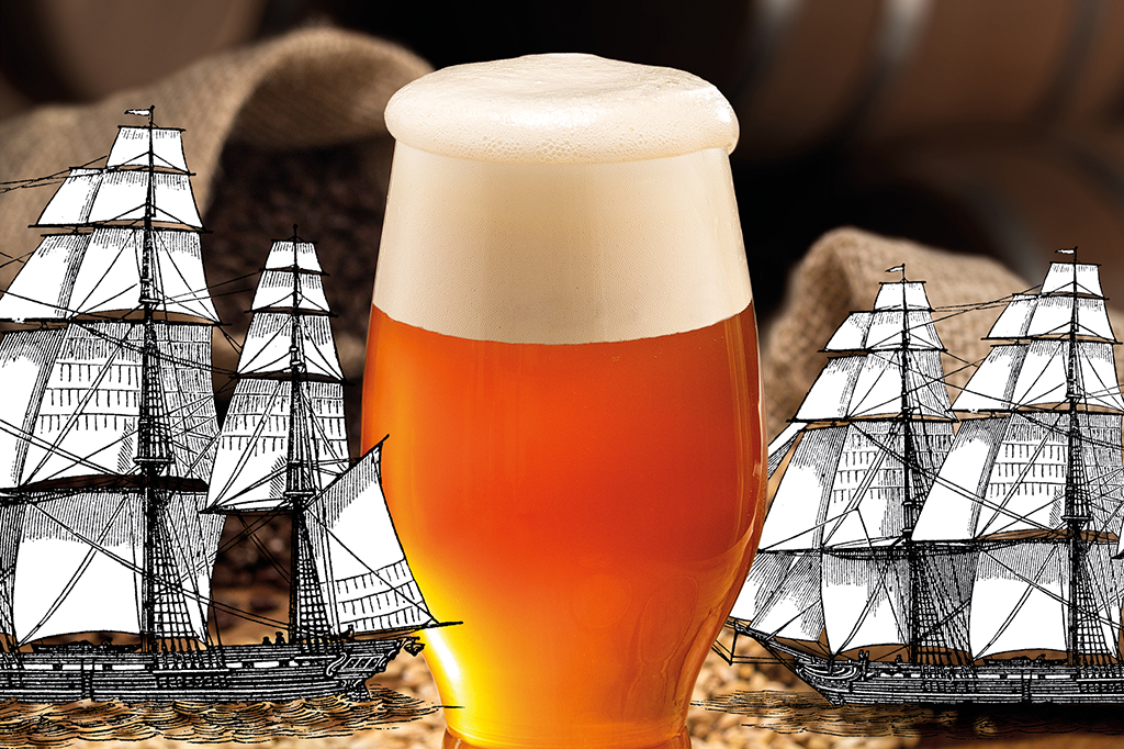 Colagem de copo de cerveja IPA com gravura de barcos mercantes do século 18 passando.
