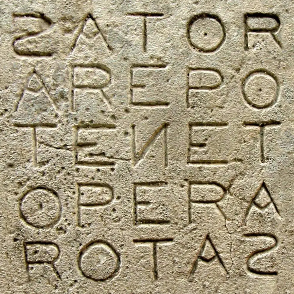 Imagem do Quadrado de Sator gravado em pedra.