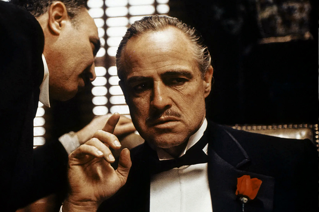 Cena do filme O Poderoso Chefão mostrando Don Corleone.