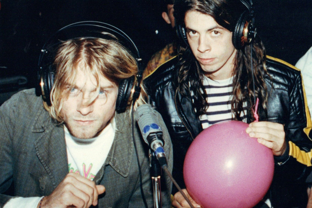 Kurt Cobain e Dave Grohl durante entrevista.